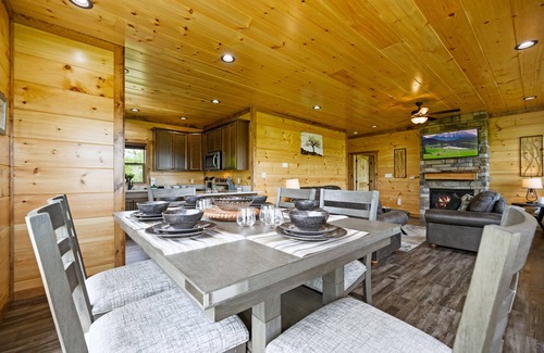 Gatlinburg - Pigeon Forge Cabin | Free Attractions, Private heated pool, Hot Tub, 180º Views, Fire pit!