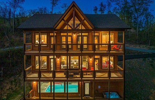 Gatlinburg - Pigeon Forge Cabin | Free Attractions! Private Indoor Heated Pool, Hot Tub, Great Views, Games