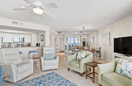 Gulf Lagoon Beach Condo | FREE Beach Chair Service New Pickleball Courts Dunes of Panama E-603
