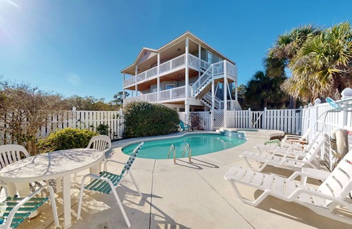 St. George Island House | FREE BEACH GEAR! Pool, Elevator, Wi-Fi, 4BR/4.5BA "Jolly Times"
