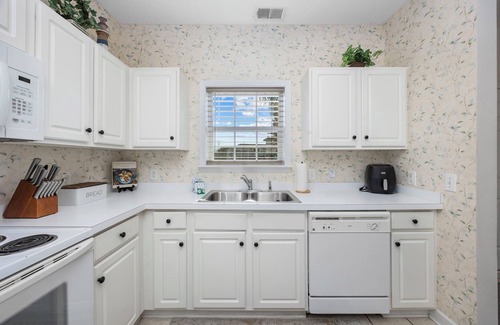 North Myrtle Beach Condo | Free Beach Shuttle, Pool, Pickleball Court! King Bed, Parking, Resort Activities