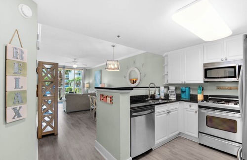 Fort Walton Beach Condo | 🌊Free Beach🌴 Service-Fab Pools-Walk to Boardwalk 🌊Waterscape 328A Fanta Sea
