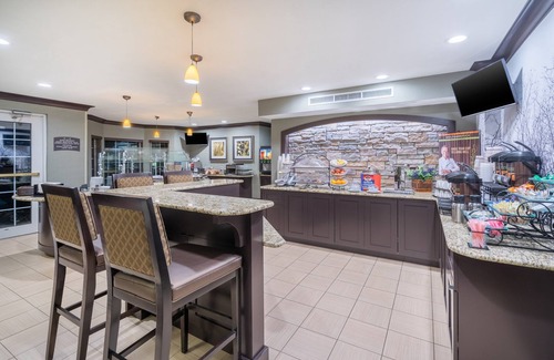 East Texas Apartment | Free Breakfast Buffet. Indoor Pool. Studio Near Lehigh Valley International Airport