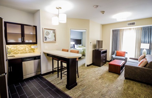 Plano Condo | Free Breakfast, Free Wi-Fi, Outdoor Pool | Comfy Suite in Plano