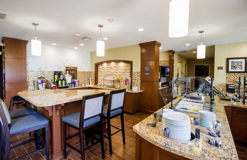 Plano Condo | Free Breakfast, Free Wi-Fi, Outdoor Pool | Comfy Suite in Plano