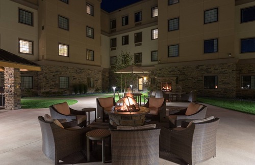 Altoona Apartment | Free Breakfast, Free Wi-Fi, Indoor Pool and Hot Tub | Studio with a Roll-in Shower