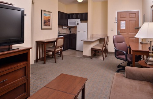 Central Oklahoma City Condo | Free Breakfast + Heated Saltwater Pool | 24 Hour Business Center