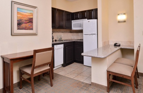 Central Oklahoma City Condo | Free Breakfast + Heated Saltwater Pool | 24 Hour Business Center