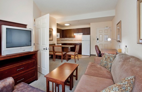 Chesapeake Condo | Free Breakfast. Indoor Pool & Hot Tub. Close to the Virginia Beach business district!