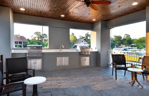 Lake Charles Condo | Free Breakfast. Outdoor Pool. Gym. Perfect for Your Next Trip!