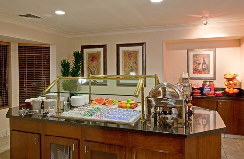Palmdale Apartment | Free Breakfast. Outdoor Pool & Hot Tub. Near Edwards Air Force Base!