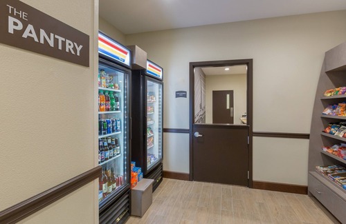 Fremont Apartment | Free Breakfast. Pool Access. Suite Near Downtown.