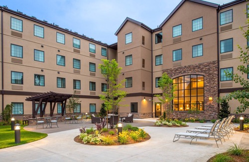 Hillsboro Condo | Free Breakfast. Pool. Gym. Near Rock Creek Country Club! Your Next Vacation!