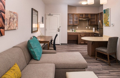 Pecos Apartment | Free Breakfast. Pool. Gym. Close to Maxey Park Zoo!