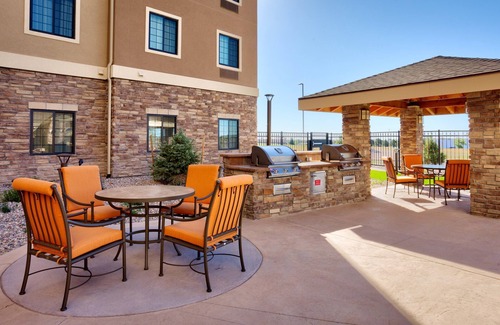 Cheyenne Condo | FREE Breakfast! Pool & Hot Tub Access. Cozy King Suite!