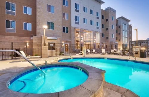 Lehi Condo | Free Breakfast. Pool & Hot Tub. Gym. Near Traverse Mountain Shopping Center!