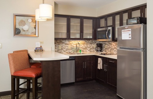 Corona Apartment | Free Breakfast. Pool & Hot Tub. Gym. Close to Amazon!