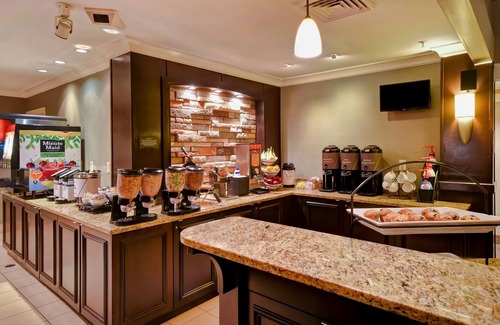 Madison Apartment | Free Breakfast. Pool & Hot Tub. Near UW-Madison!