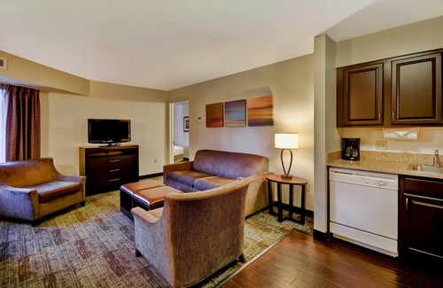 Madison Condo | Free Breakfast. Pool & Hot Tub. Near UW-Madison!