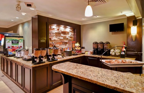 Madison Condo | Free Breakfast Pool & Hot Tub. Near UW-Madison