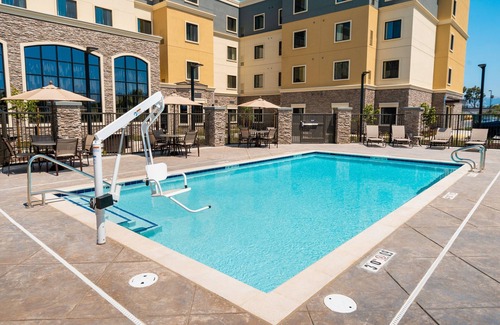 Newark Condo | Free Breakfast. Pool. Shared BBQ. 30 Min to Oakland Zoo!