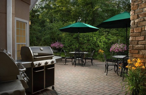 North Brunswick Condo | Free Breakfast. Pool & Hot Tub. Close to Rutgers University!