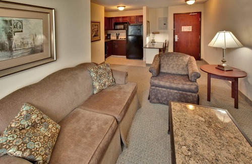 West Des Moines Condo | Free Breakfast, Free Wi-Fi | Indoor Pool, Hot Tub, Business Center