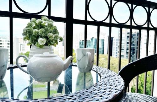 Newton Apartment | Free carpark, balcony with park views, pool and spa