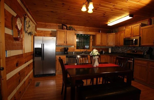 Gatlinburg - Pigeon Forge Cabin | Free Daily Activities - Theater - Game Room - Hot Tub - Fire Pit
