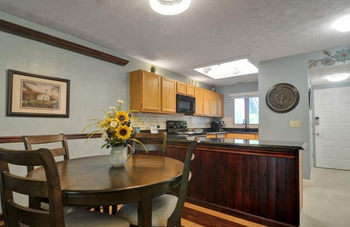 Pigeon Forge Condo | FREE Dollywood Ticket The Six Iron 2BD/2BA Close to Golf Course