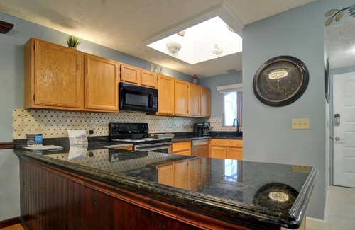 Pigeon Forge Condo | FREE Dollywood Ticket The Six Iron 2BD/2BA Close to Golf Course