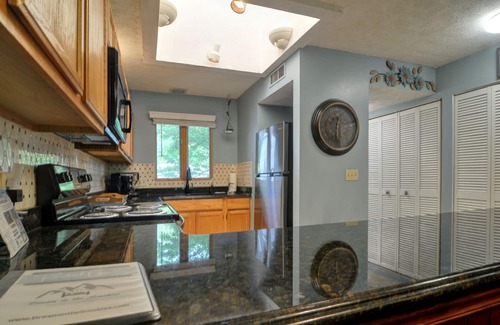 Pigeon Forge Condo | FREE Dollywood Ticket The Six Iron 2BD/2BA Close to Golf Course