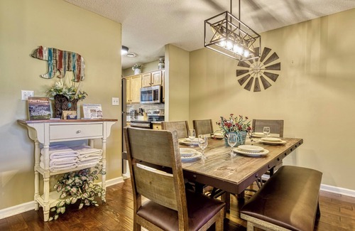 Pigeon Forge Condo | FREE Dollywood Ticket Whispering Pines 352 Penthouse Mtn View Pools