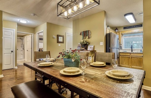 Pigeon Forge Condo | FREE Dollywood Ticket Whispering Pines 352 Penthouse Mtn View Pools