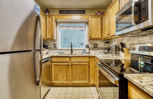 Pigeon Forge Condo | FREE Dollywood Ticket Whispering Pines 352 Penthouse Mtn View Pools