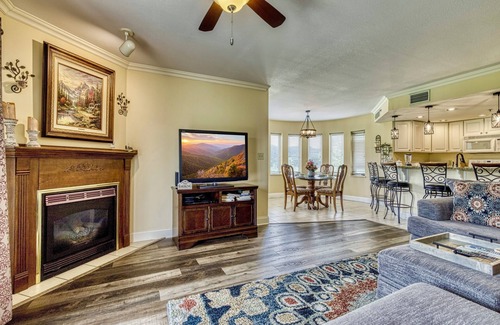 Pigeon Forge Condo | FREE Dollywood Ticket Golf Vista 141 Spacious Condo on Golf Course
