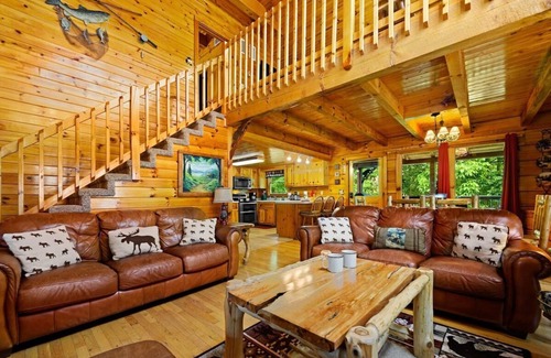Pigeon Forge Cabin | Free Dollywood Tix/A+Location/3Min2Pkwy/Spacious/