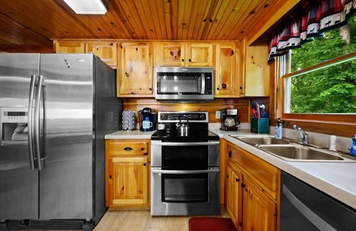 Pigeon Forge Cabin | Free Dollywood Tix/A+Location/3Min2Pkwy/Spacious/
