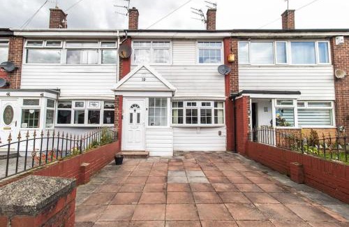 Jarrow House | Free Driveway Parking 3 Bedroom House, Ideal for long term contractor, etc stays, 4 miles 11 mins drive to Nissan, 20 mins drive to Sunderland Newcastle, Fast WIFI - see Dwellcome Home Ltd site for assurance
