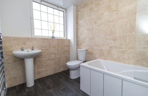 Jarrow House | Free Driveway Parking 3 Bedroom House, Ideal for long term contractor, etc stays, 4 miles 11 mins drive to Nissan, 20 mins drive to Sunderland Newcastle, Fast WIFI - see Dwellcome Home Ltd site for assurance
