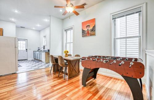 Metropolitan House | Free Early Check-In or Late Check-Out - 5 min to DT - Summer Getaway - Parking - Private Balcony, Telescope