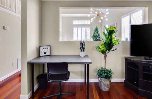 Evergreen House | Free EV Charge! Specious 4Brms&3ba Cozy family!