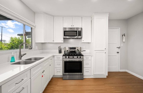 North Long Beach Apartment | Free Garage Parking | 30 Min to Disneyland