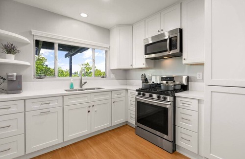 North Long Beach Apartment | Free Garage Parking | 30 Min to Disneyland