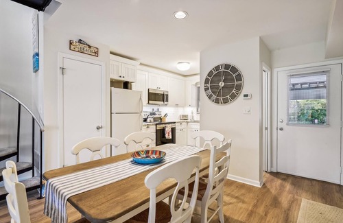 Bethany Beach House | Free Golf at Bear Trap Dunes and MORE! 2 bedrooms, 1.5 bath townhouse with central air, full kitchen, includes microwave, dishwasher, washer/dryer, WiFi internet.