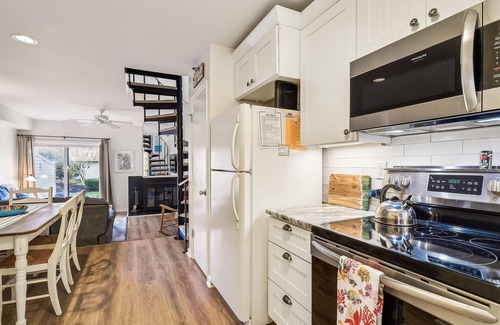 Bethany Beach House | Free Golf at Bear Trap Dunes and MORE! 2 bedrooms, 1.5 bath townhouse with central air, full kitchen, includes microwave, dishwasher, washer/dryer, WiFi internet.