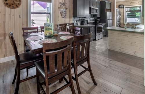 Spanish Wells House | FREE GOLF CART/Free Kayak/Bicycles/Dead End Street/400ft sand path to Beach.