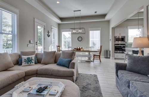 Dune Allen Beach House | FREE Golf cart/paddle board/Gulf views/Rooftop deck/Community pool/Walk to beach & restaurants/WiFi