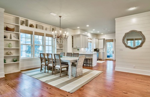 Watercolor House | FREE GOLF CART - 5 Bikes-300 Yards to Frog Pool! Main and Carriage!