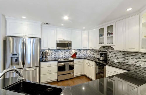 Kierland Condo | FREE GOLF & MORE! Kierland Commons Fine Dining & Shopping, Hiking, Fitness room, Heated Pool & Spa!